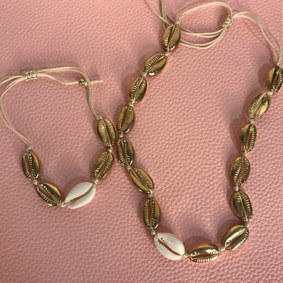 Gold shell necklace set - Picture 3 of 7
